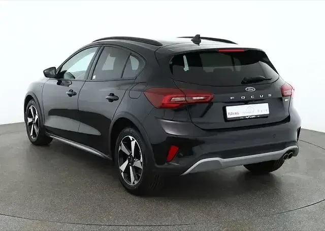 Używany Ford Focus Active 125 KM (91 kW) 2023 Czarny Sedan/Limuzyna