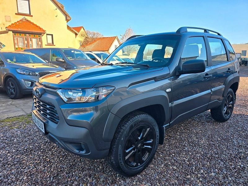 Gebraucht Lada Urban 83 PS (61 kW) 2023 Grau SUV