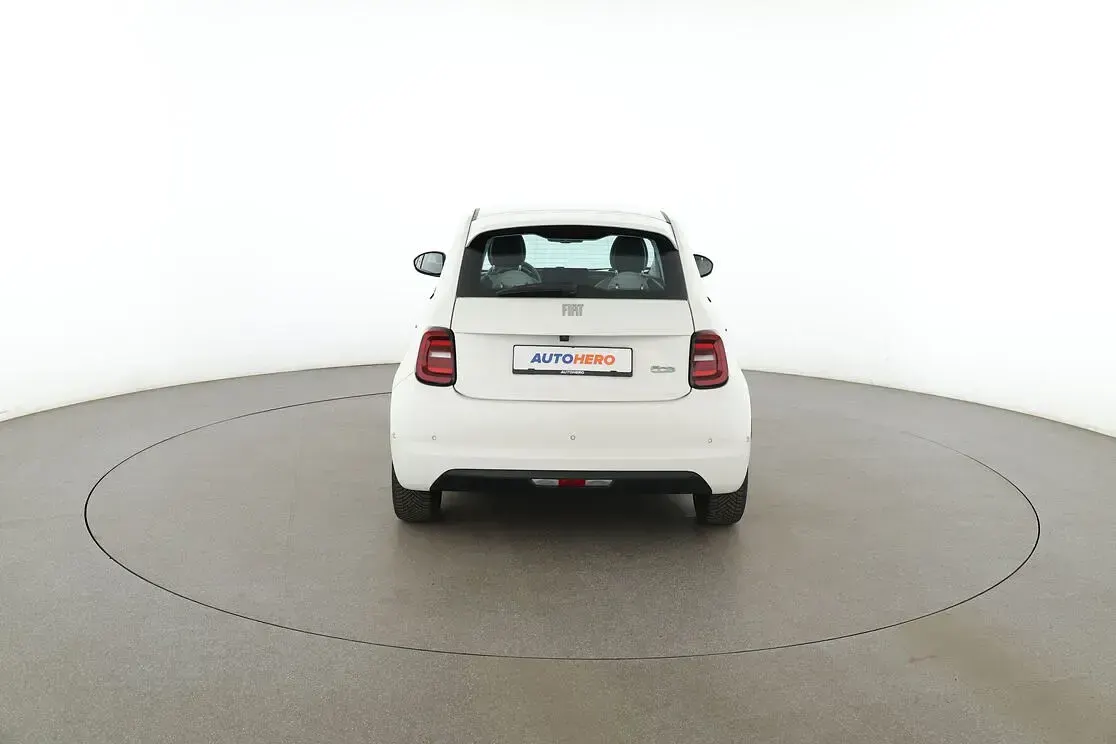 Gebraucht Fiat 500e La Prima 86 kW (118 PS) 2023 Weiß Limousine