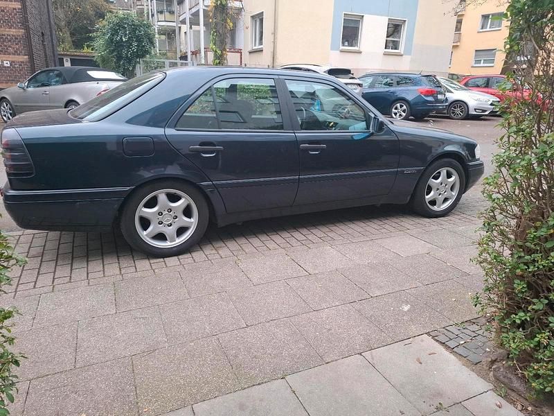 Blau Gebraucht 1997 Mercedes C180 Limousine | 2.800 € (Fairer Preis) - Bild 1/4