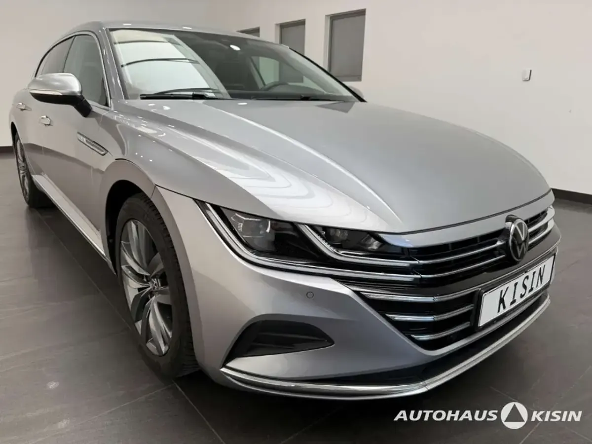 Gebraucht VW Arteon Elegance 150 PS (110 kW) 2024 Pyritsilber metallic Kombi
