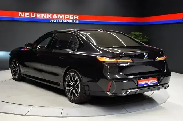 Gebraucht BMW 740 M Sport 286 PS (210 kW) 2024 Schwarz Limousine