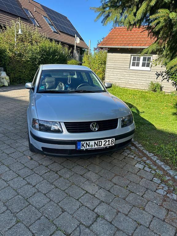 Silber Gebraucht 1998 VW Passat Basis Limousine | 3.600 € (Teuer) - Bild 1/4