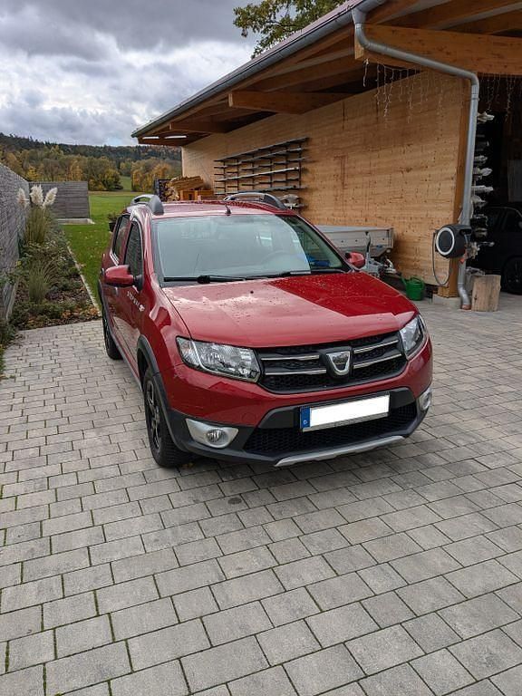 Rot Gebraucht 2013 Dacia Sandero Prestige Kleinwagen | 5.350 € (Guter Preis) - Bild 1/4