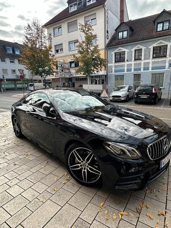 Second-hand Mercedes E300 AMG line 245 CP (180 kW) 2019 Negru Coupe