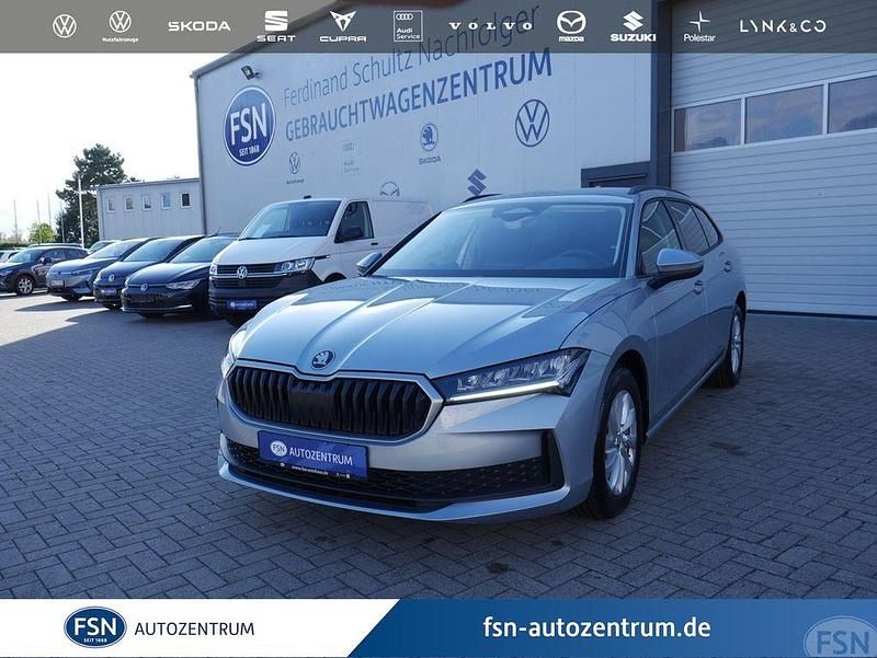 Silber Gebraucht 2024 Skoda Superb Essence Kombi | 34.980 € (Teuer) - Bild 1/4