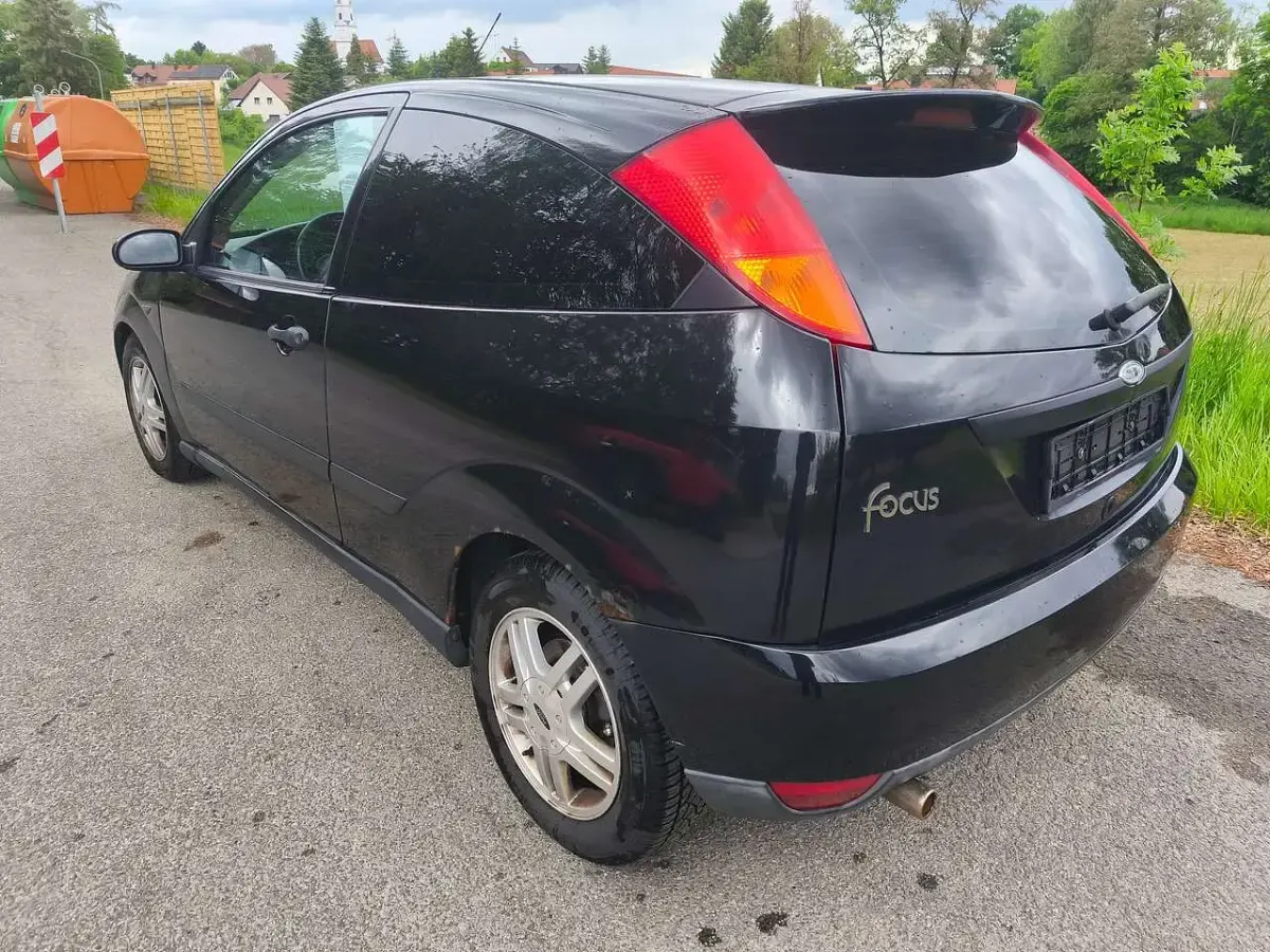 Usado Ford Focus Basis 97 CV (71 kW) 2001 Negro Coupe