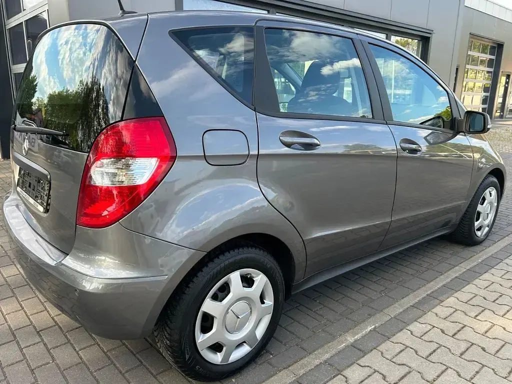 Gebraucht Mercedes A160 95 PS (69 kW) 2012 Grau Limousine