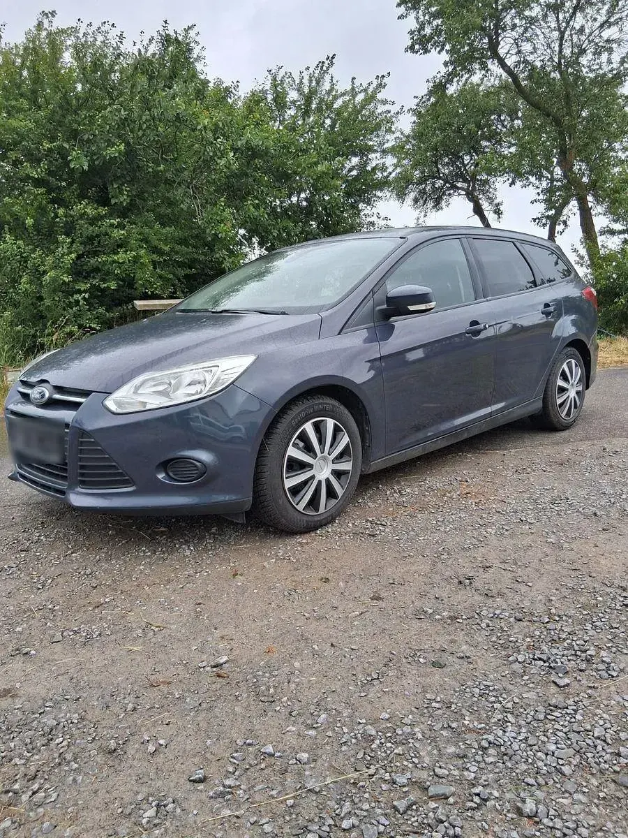 Gebraucht Ford Focus Trend 116 PS (85 kW) 2014 Grau Kombi