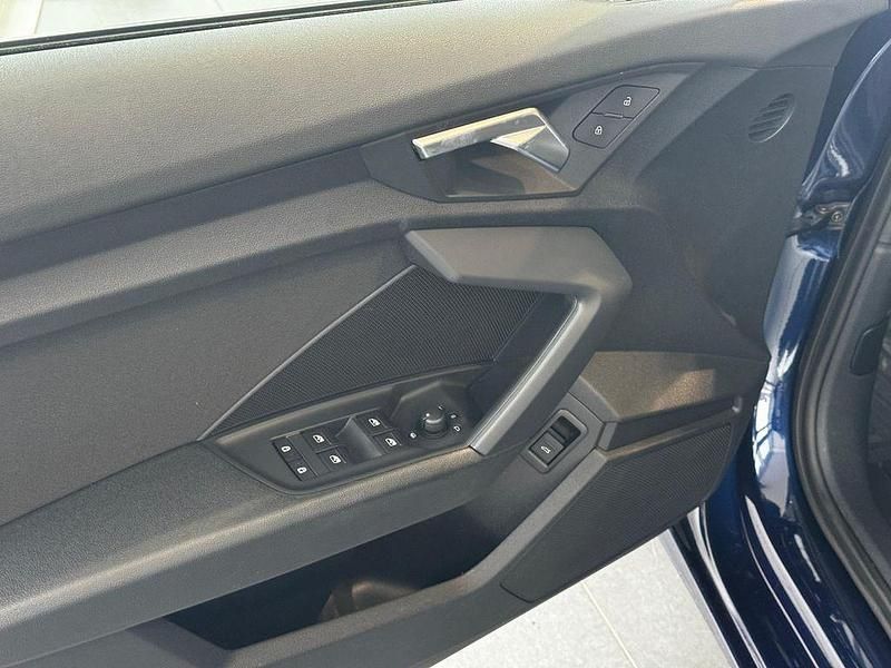 Gebraucht Audi A3 Ambiente 150 PS (110 kW) 2021 Blau Limousine