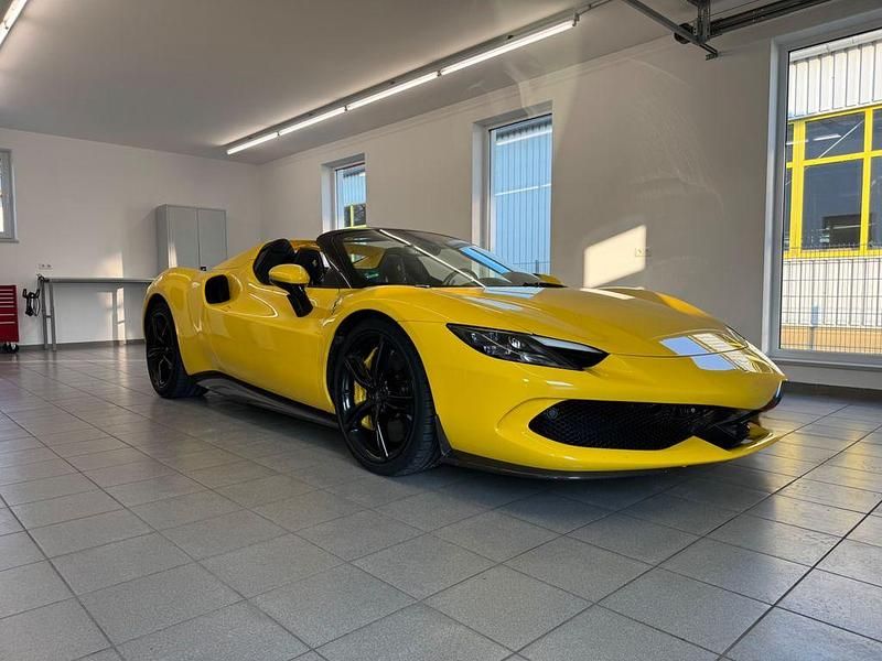 Second-hand Ferrari 296 663 CP (487 kW) 2024 Galben Cabrio