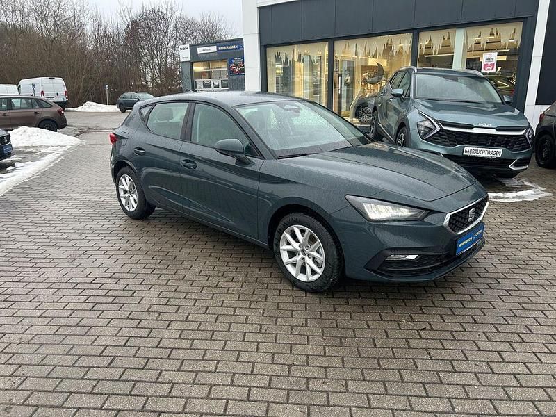 Neu Seat Leon Style 116 PS (85 kW) 2025 Blau Limousine