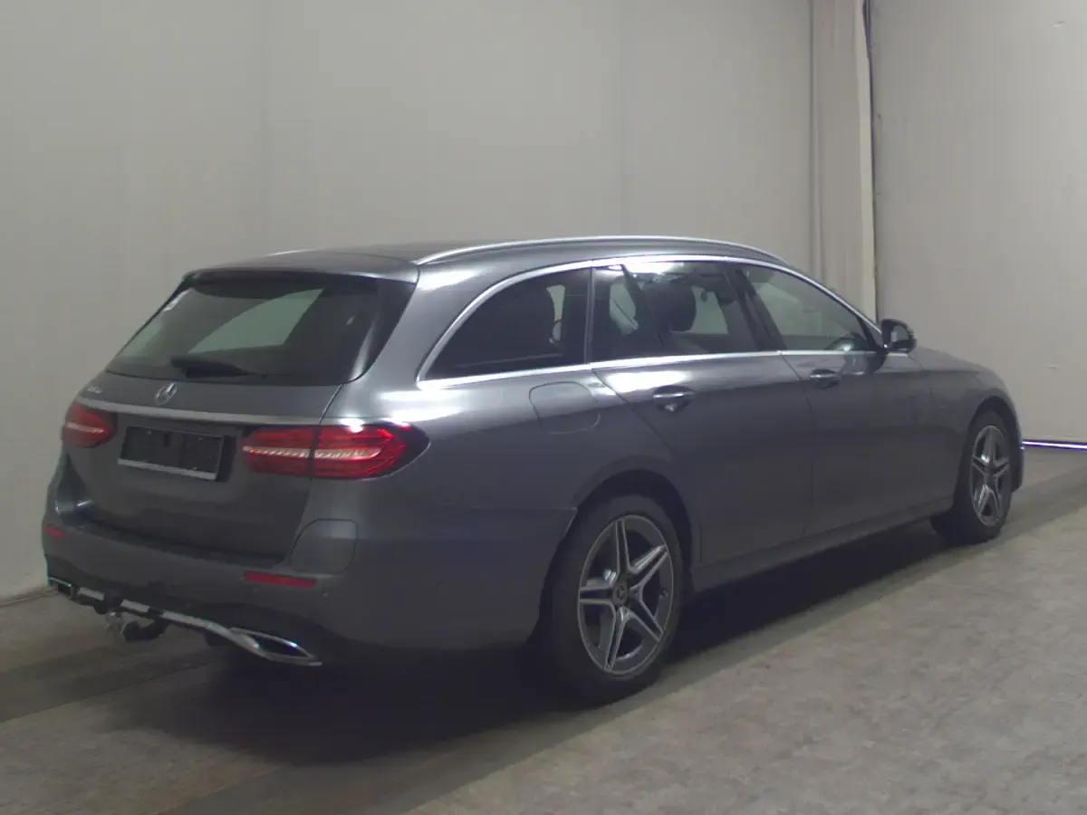 Gebraucht Mercedes E300 AMG line 306 PS (225 kW) 2020 Grau Kombi