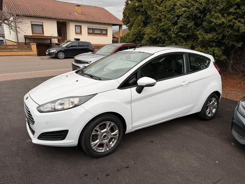 Gebraucht Ford Fiesta SYNC Edition 101 PS (74 kW) 2014 Weiß Kleinwagen