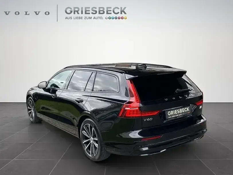 Gebraucht Volvo V60 Plus 455 PS (334 kW) 2022 Onyx black / metallic Kombi