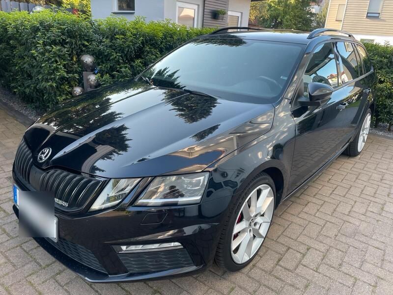 Schwarz Gebraucht 2018 Skoda Octavia RS Kombi | 17.480 € (Fairer Preis) - Bild 1/4