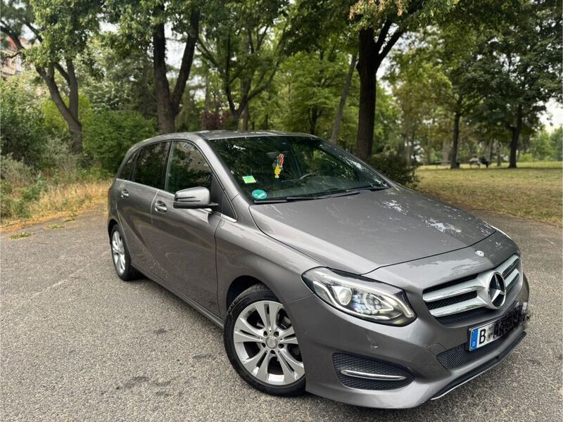 Braun Gebraucht 2016 Mercedes B180 Van / Kleinbus | 14.200 € (Fairer Preis) - Bild 1/4