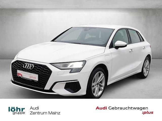 Ibisweiß Gebraucht 2023 Audi A3 Sportback e-tron Kleinwagen | 22.380 € (Guter Preis) - Bild 1/4