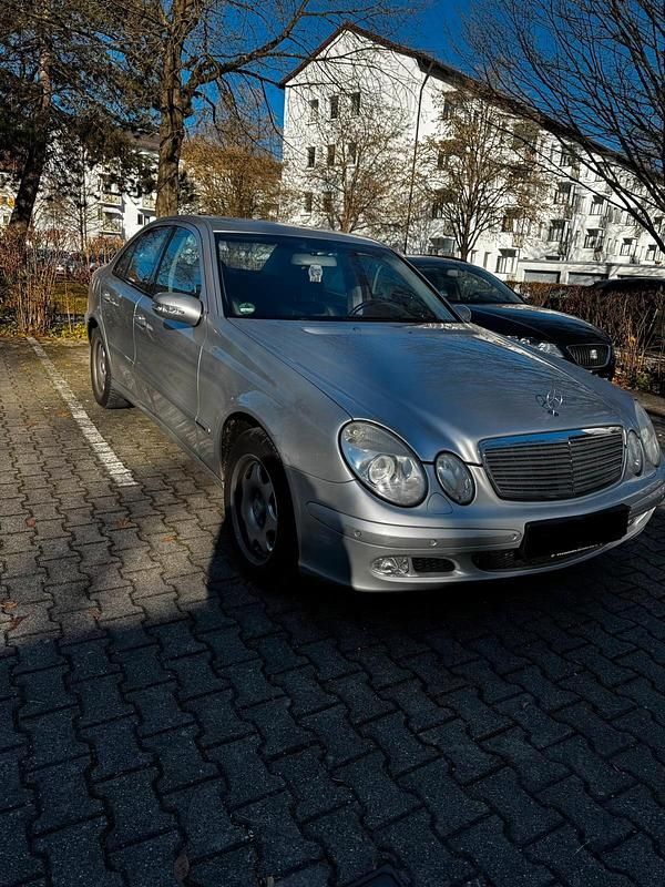 Gebraucht Mercedes E240 177 PS (130 kW) 2005 Silber Limousine