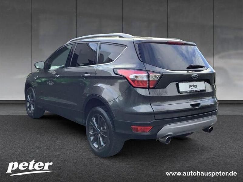 Gebraucht Ford Kuga Titanium 150 PS (110 kW) 2017 Grau SUV