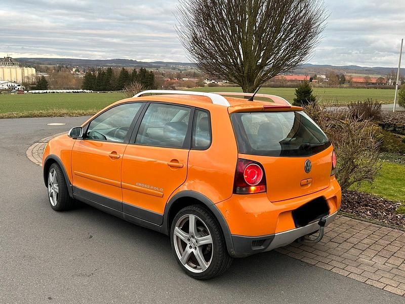 Orange Gebraucht 2006 VW Polo Cross Kleinwagen | 1.650 € - Bild 1/4