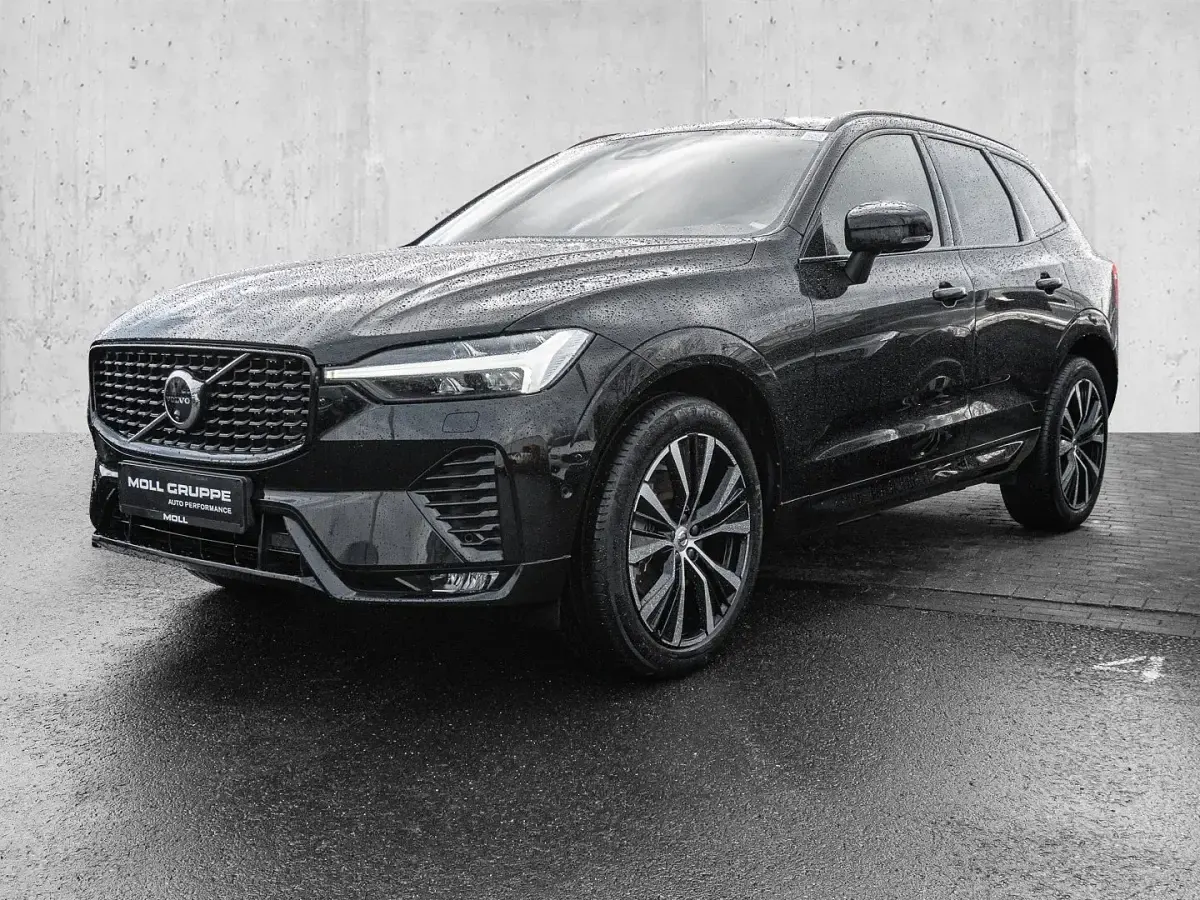 Gebraucht Volvo XC60 Plus 197 PS (144 kW) 2024 Onyx black / metallic SUV