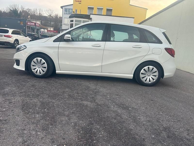 Gebraucht Mercedes B200 136 PS (100 kW) 2017 Weiß Van / Kleinbus
