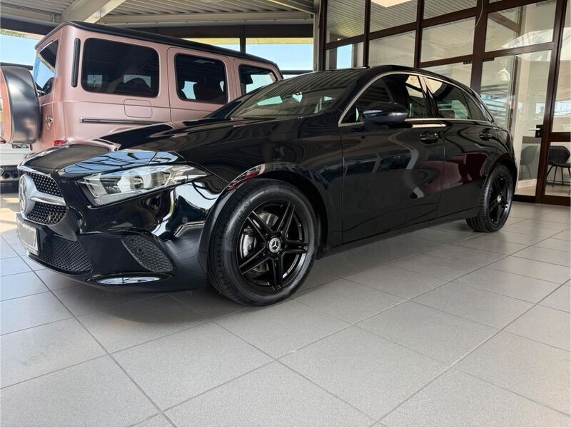 Schwarz Gebraucht 2018 Mercedes A200 Limousine | 21.690 € (Fairer Preis) - Bild 1/4