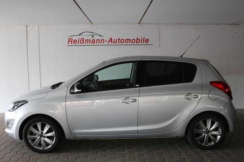 Gebraucht Hyundai i20 Edition 86 PS (63 kW) 2014 Silber Kleinwagen