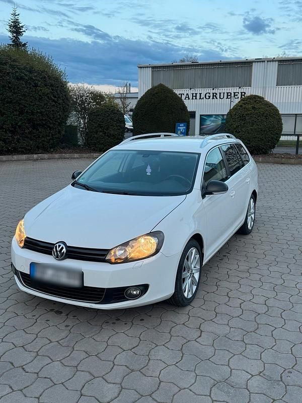 Gebraucht VW Golf VI 105 PS (77 kW) 2011 Weiß Kleinwagen