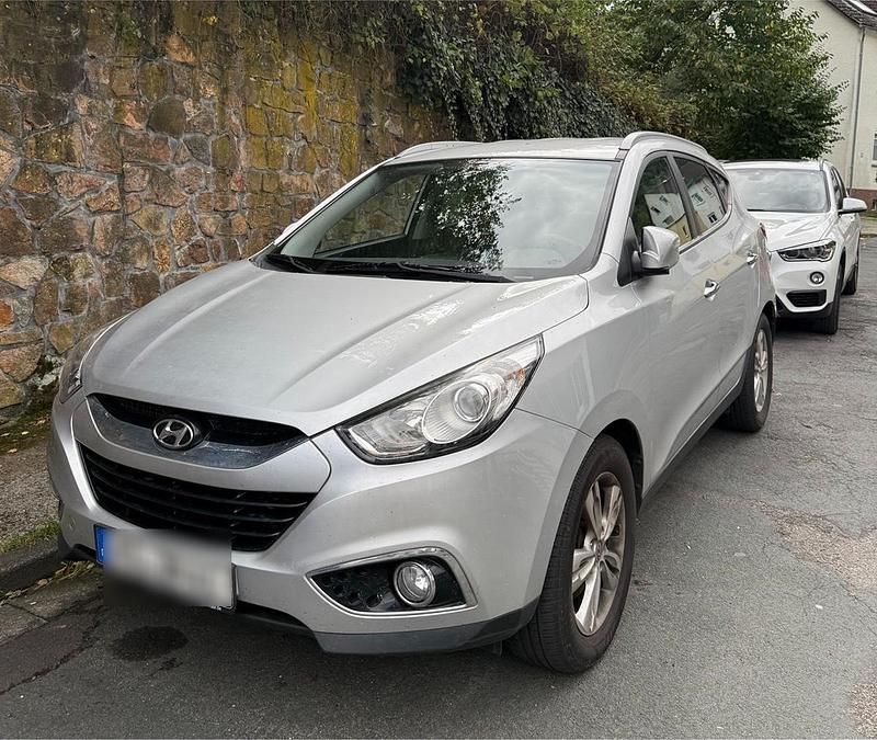 Grau Gebraucht 2012 Hyundai ix35 SUV | 9.990 € (Fairer Preis) - Bild 1/4