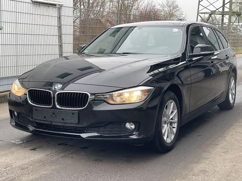 Schwarz Gebraucht 2013 BMW 320 Kombi | 7.999 € (Guter Preis) - Bild 1/4