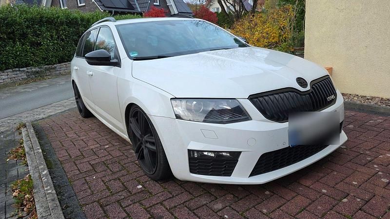 Weiß Gebraucht 2016 Skoda Octavia RS Kombi | 15.000 € (Fairer Preis) - Bild 1/4