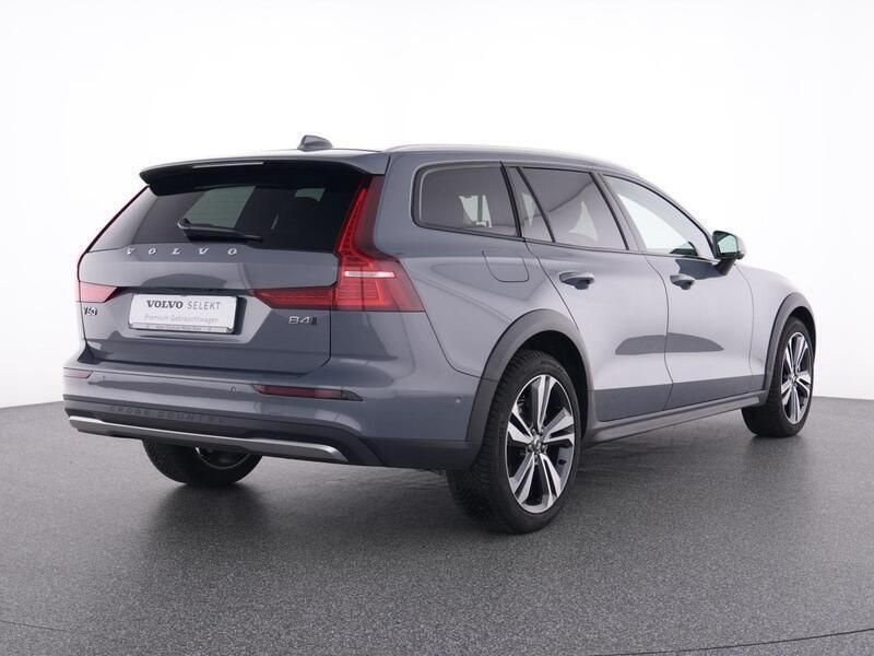 Gebraucht Volvo V60 CC Plus 197 PS (144 kW) 2023 Andere farbe Kombi