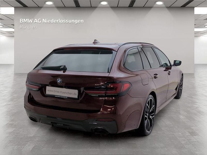 Gebraucht BMW 530 Performance 252 PS (185 kW) 2022 Rot Kombi