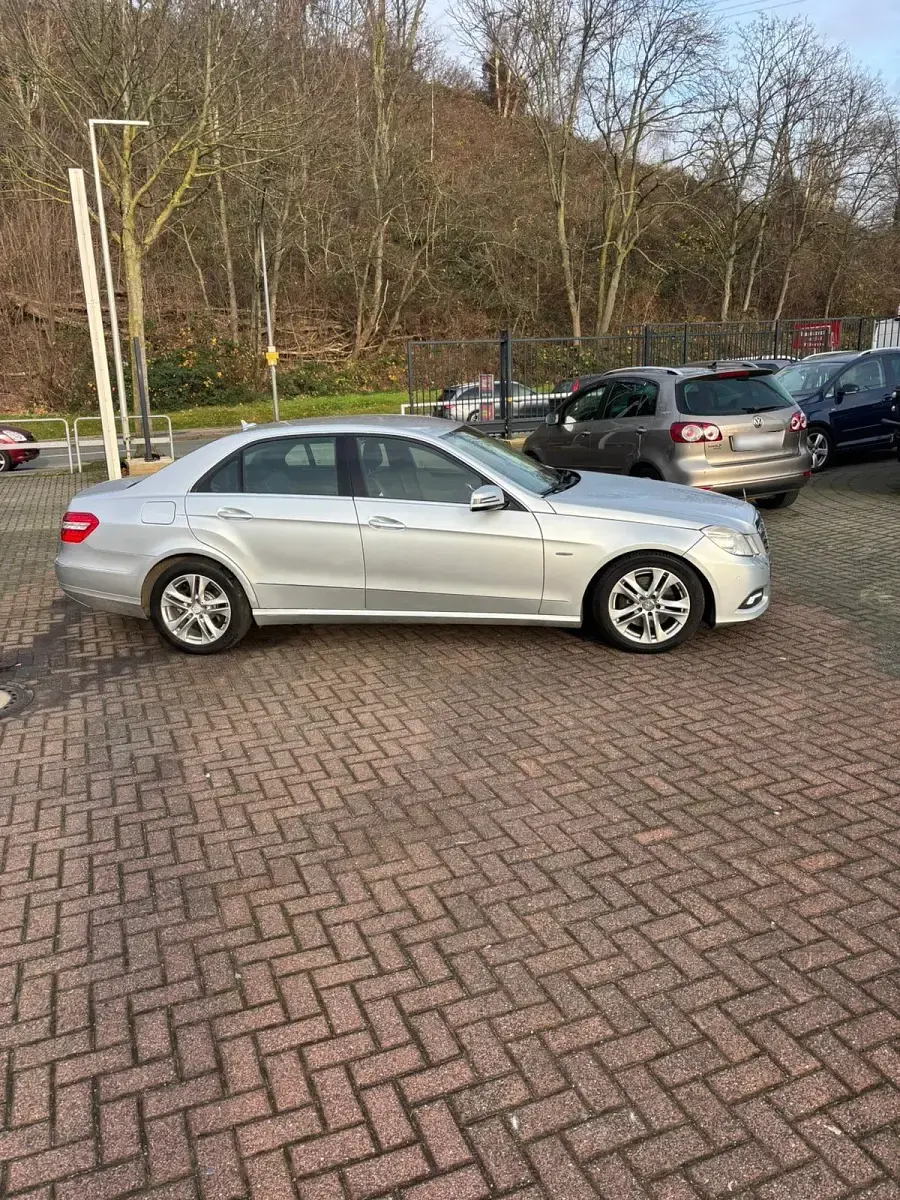 Gebraucht Mercedes E250 204 PS (150 kW) 2010 Silber Limousine