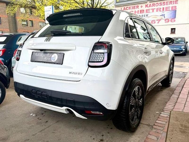 Gebraucht Fiat 600 Basis 101 PS (74 kW) 2024 Weiß SUV