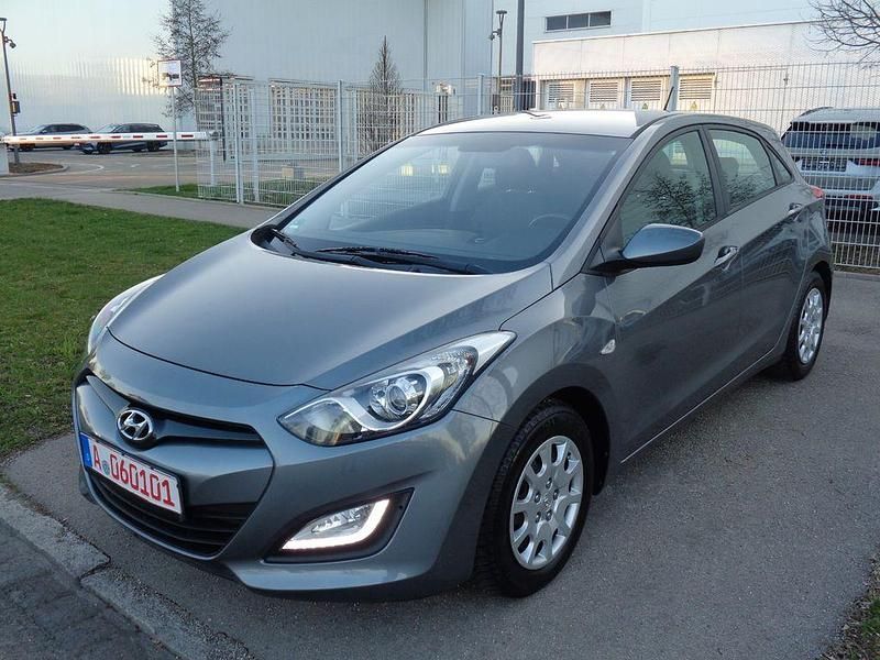 Gebraucht Hyundai i30 Classic 99 PS (72 kW) 2014 Grau Limousine