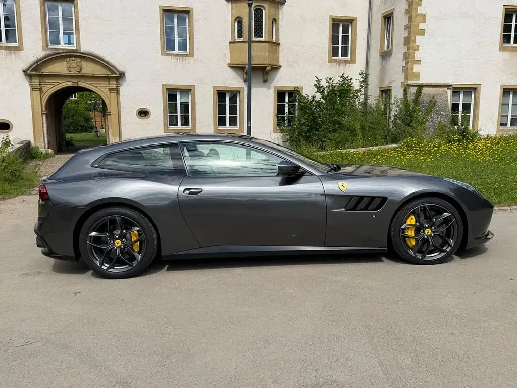 Gebraucht Ferrari GTC4Lusso 610 PS (448 kW) 2020 Grau Kombi