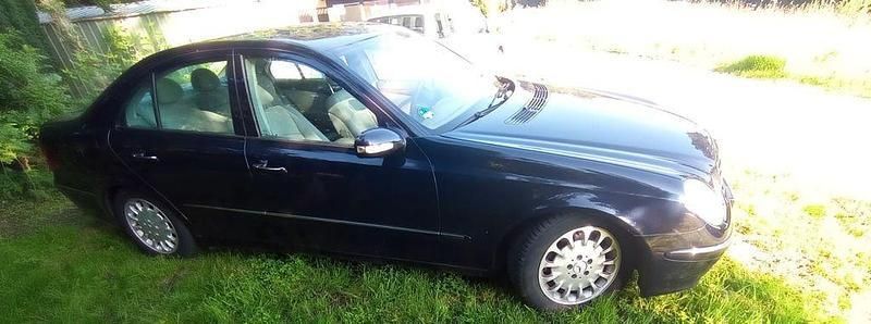 Blau Gebraucht 2002 Mercedes E240 Classic Limousine | 3.400 € (Superpreis) - Bild 1/4
