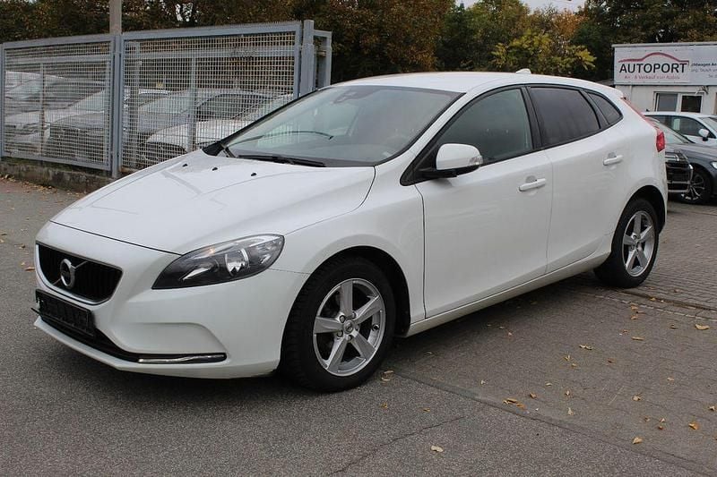 Ice white Gebraucht 2016 Volvo V40 Kinetic Kombi | 8.900 € (Fairer Preis) - Bild 1/4