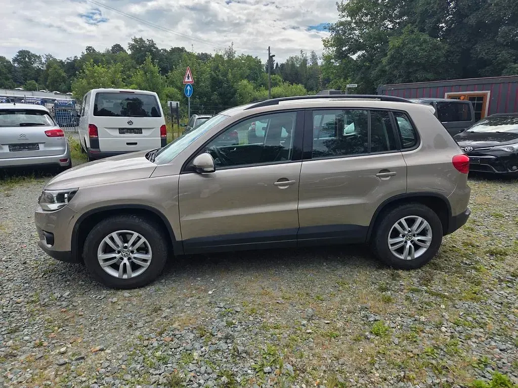 Gebraucht VW Tiguan Trendline 160 PS (117 kW) 2012 Gold SUV
