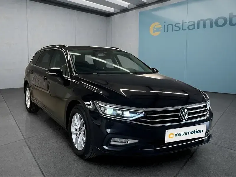 Gebraucht VW Passat 150 PS (110 kW) 2023 Schwarz Kombi