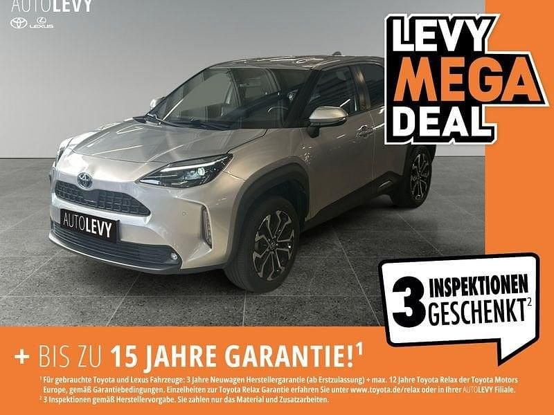 Silver metallic Gebraucht 2022 Toyota Yaris Cross Team SUV | 23.870 € (Fairer Preis) - Bild 1/4