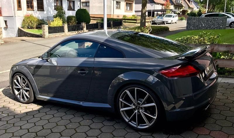 Gebraucht Audi TT Ambiente 230 PS (169 kW) 2016 Grau Coupé
