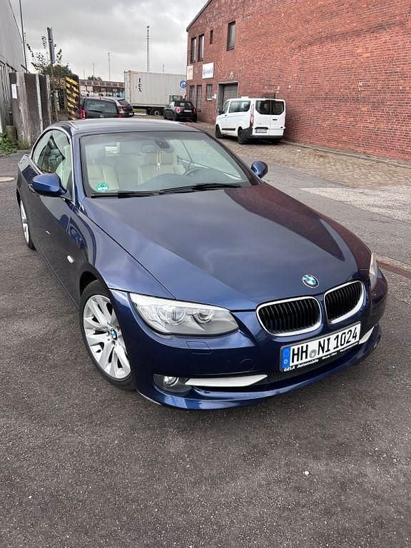 Blau Gebraucht 2013 BMW 320 Cabriolet Cabrio | 11.300 € (Guter Preis) - Bild 1/4