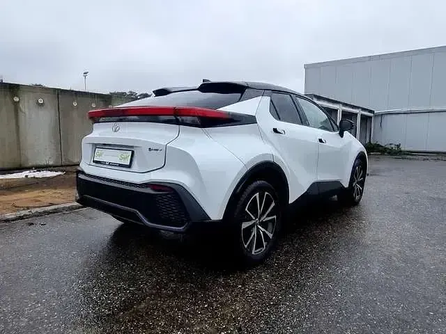 Gebraucht Toyota C-HR Team 198 PS (145 kW) 2024 Platinum white pearl / black SUV