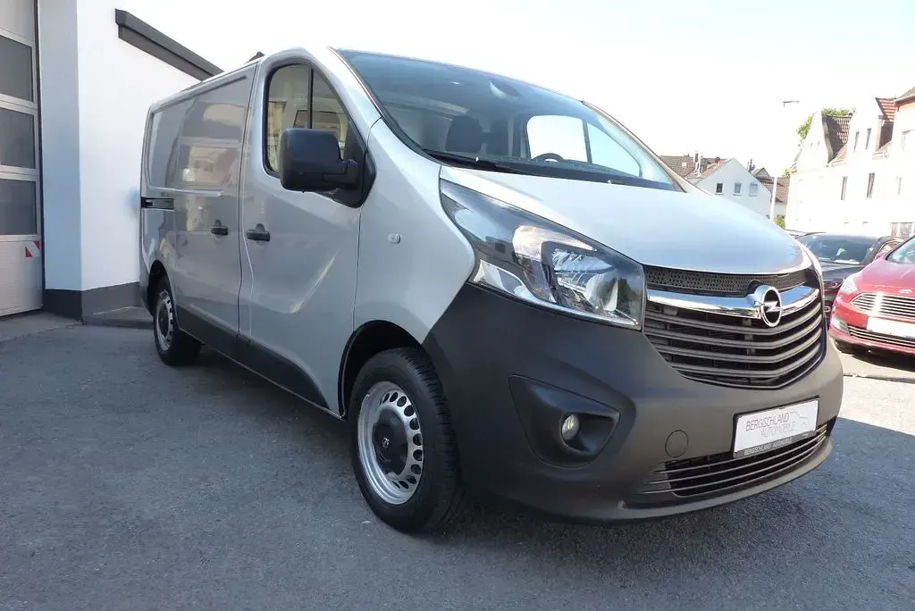 Gebraucht Opel Vivaro 95 PS (69 kW) 2018 Silber Van / Kleinbus