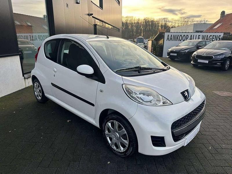 Gebraucht Peugeot 107 68 PS (50 kW) 2012 Weiß Kleinwagen