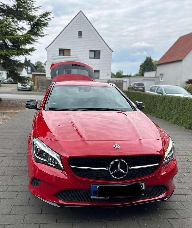 Rot Gebraucht 2017 Mercedes CLA180 Limousine | 17.499 € (Guter Preis) - Bild 1/4